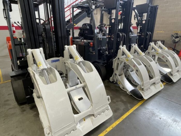 cascade_paper_roll_clamps_on_forklift