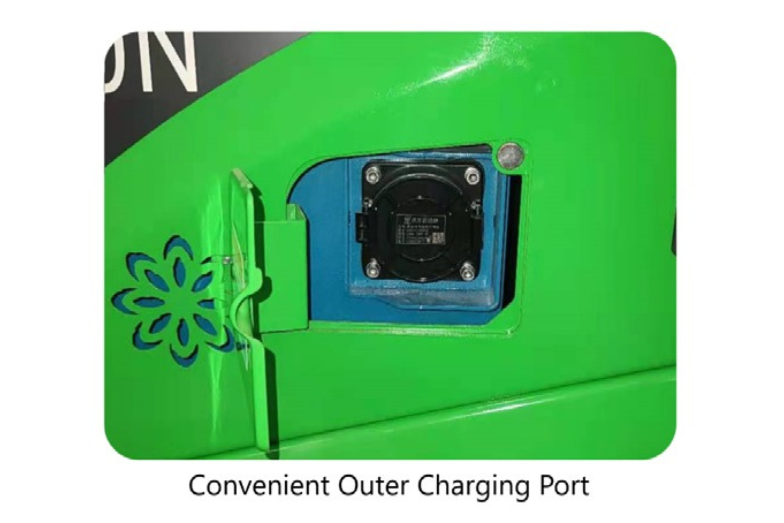 FE3DNLi - CONVENIENT OUTER CHARGING PORT